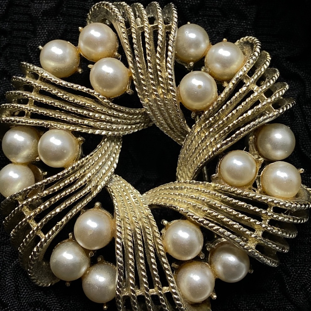 Vintage CORO Gold Toned and Faux Pearl Brooch